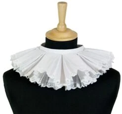 Piet Kraag Luxe Met Geborduurde Rand